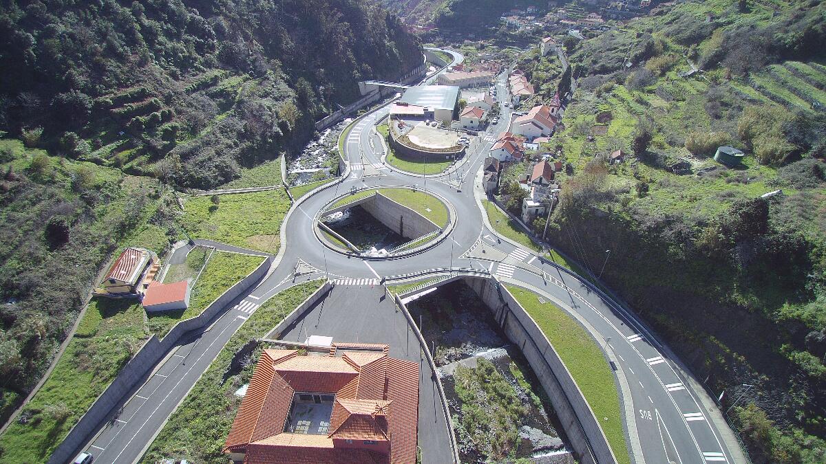 Suplemento '20 de Fevereiro' - Nove anos de reconstrução