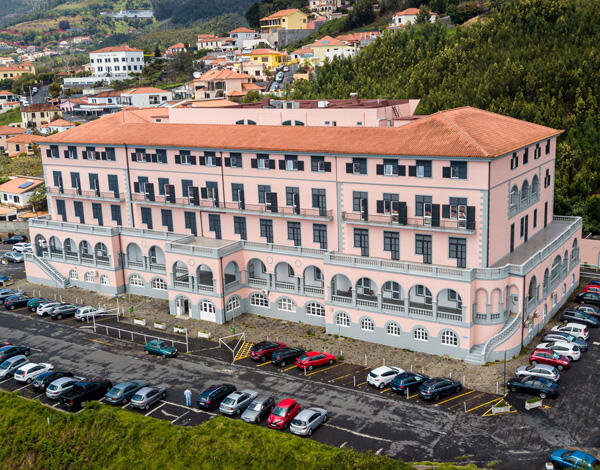 Reabilitação de interiores do Hospital dos Marmeleiros avança em julho