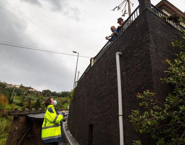 Governo Regional vai avançar “urgentemente” com a consolidação das margens da ribeira e reparação da estrada do Porto da Cruz