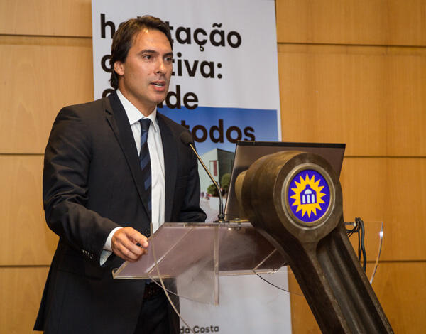 Pedro Fino salienta que “a habitação, foi, é e continuará a ser uma prioridade apontada à satisfação de um direito fundamental” do GR