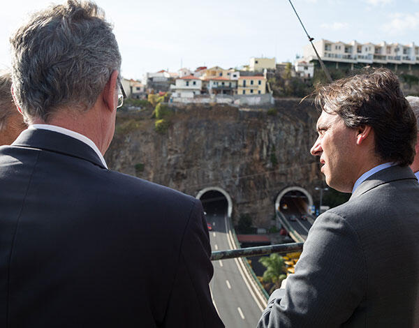 Obras nas escarpas sobranceiras ao túnel João Abel de Freitas visam “conferir segurança a todas as pessoas que circulam neste troço de via rápida”
