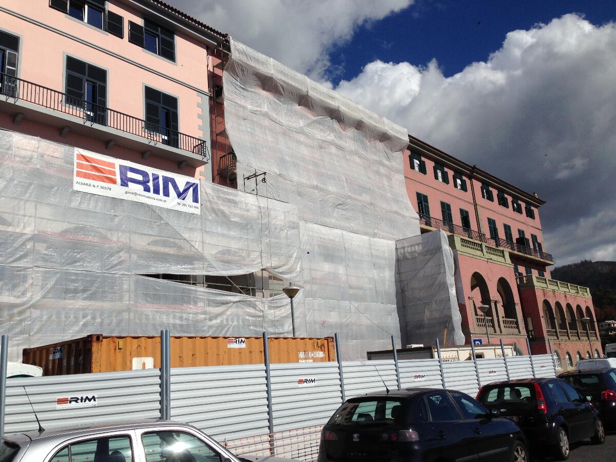 Obras no exterior dos Marmeleiros a cinco meses da sua conclusão