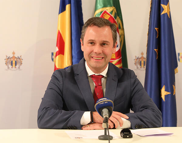 Já estão disponíveis incentivos financeiros para aquisição de veículos elétricos