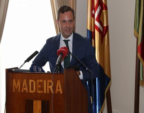 O Secretário Regional da Economia, Rui Barreto, procedeu à entrega de pagamentos do Instituto de Desenvolvimento Empresarial (IDE) 