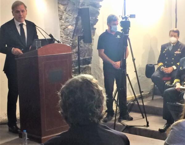 "As pessoas criticam a aquacultura, e a carne que consomem, de frango, vaca e porco, como acham que é produzida?"