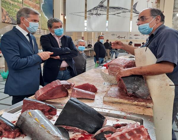 Secretário de Mar e Pescas contatou comerciantes da Praça do Peixe no Mercado dos Lavradores