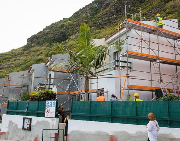 Governo Regional está a reabilitar 16 moradias da IHM no Porto Moniz