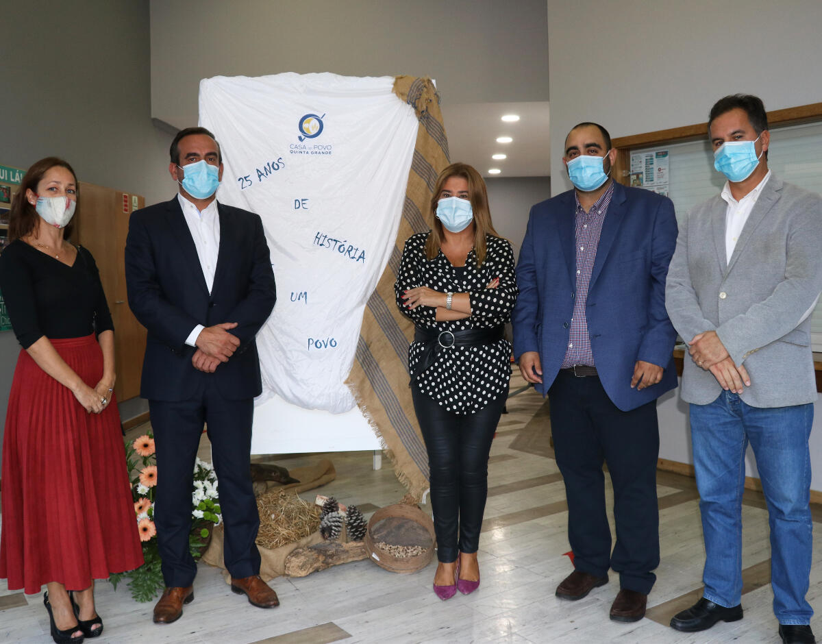 Augusta Aguiar presente em exposição alusiva aos 25 anos da  Casa do Povo da Quinta Grande