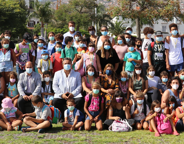 IHM promove Passeio de Catamaran a 78 Crianças dos Bairros Sociais
