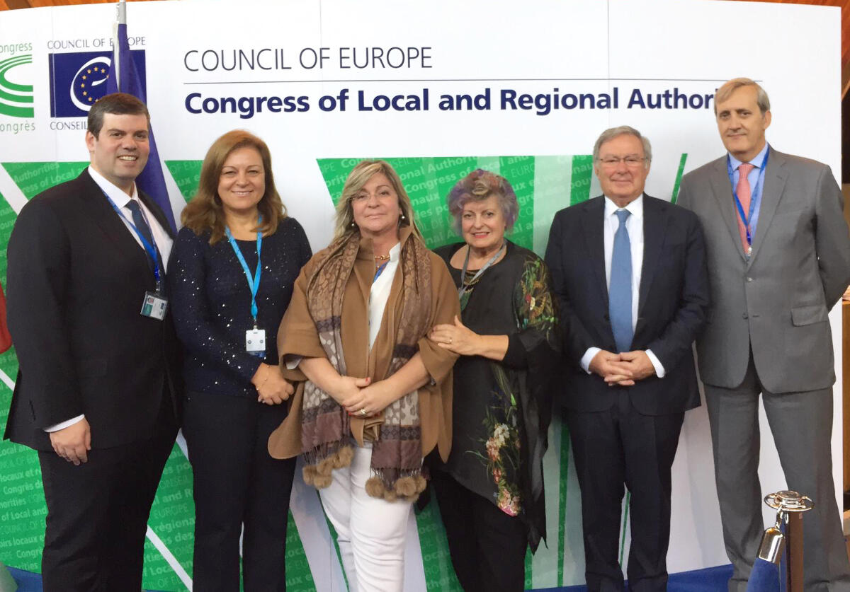 Secretária Regional no Congresso que promove a democracia na UE