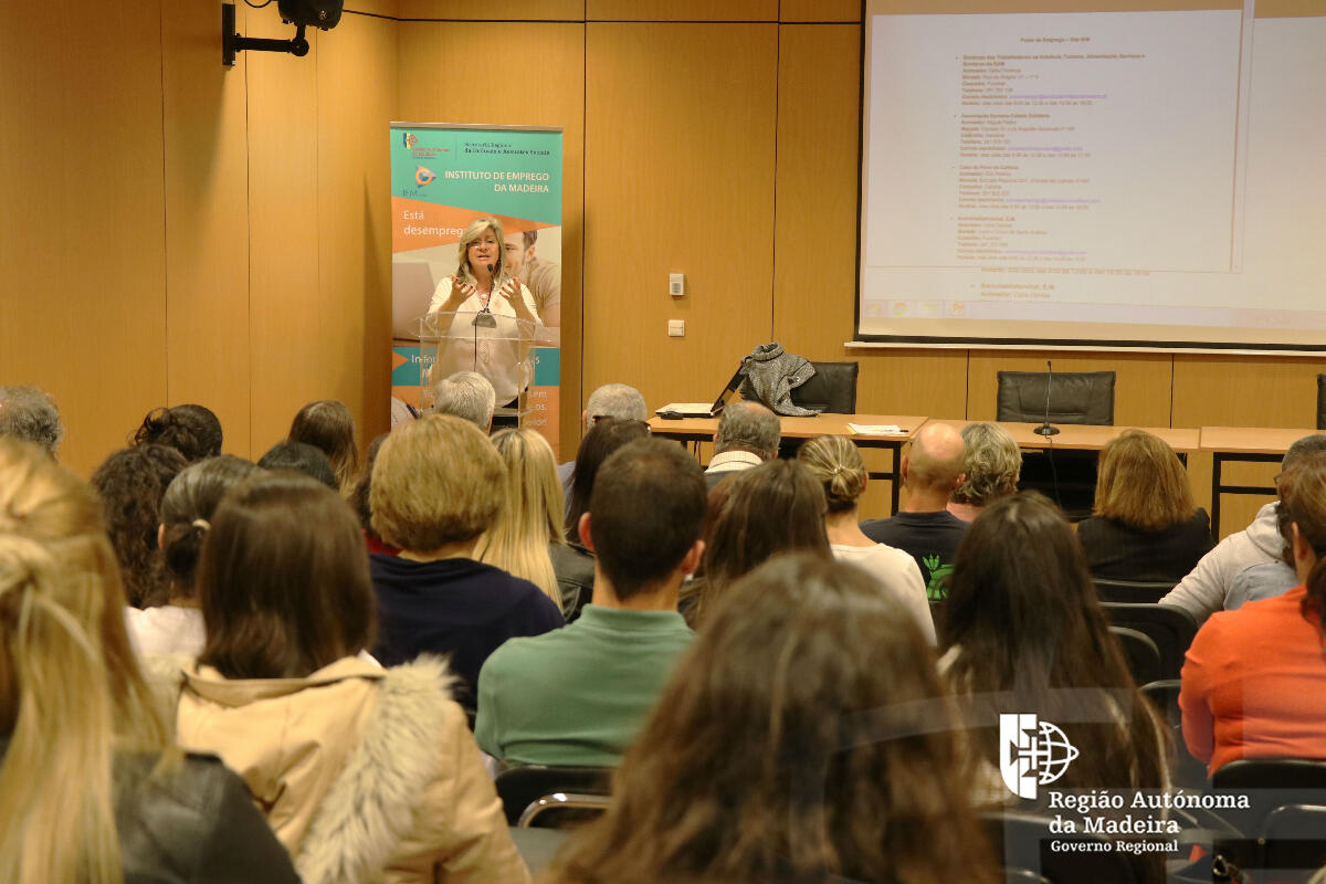  143 pessoas iniciam programas de emprego no mês de março