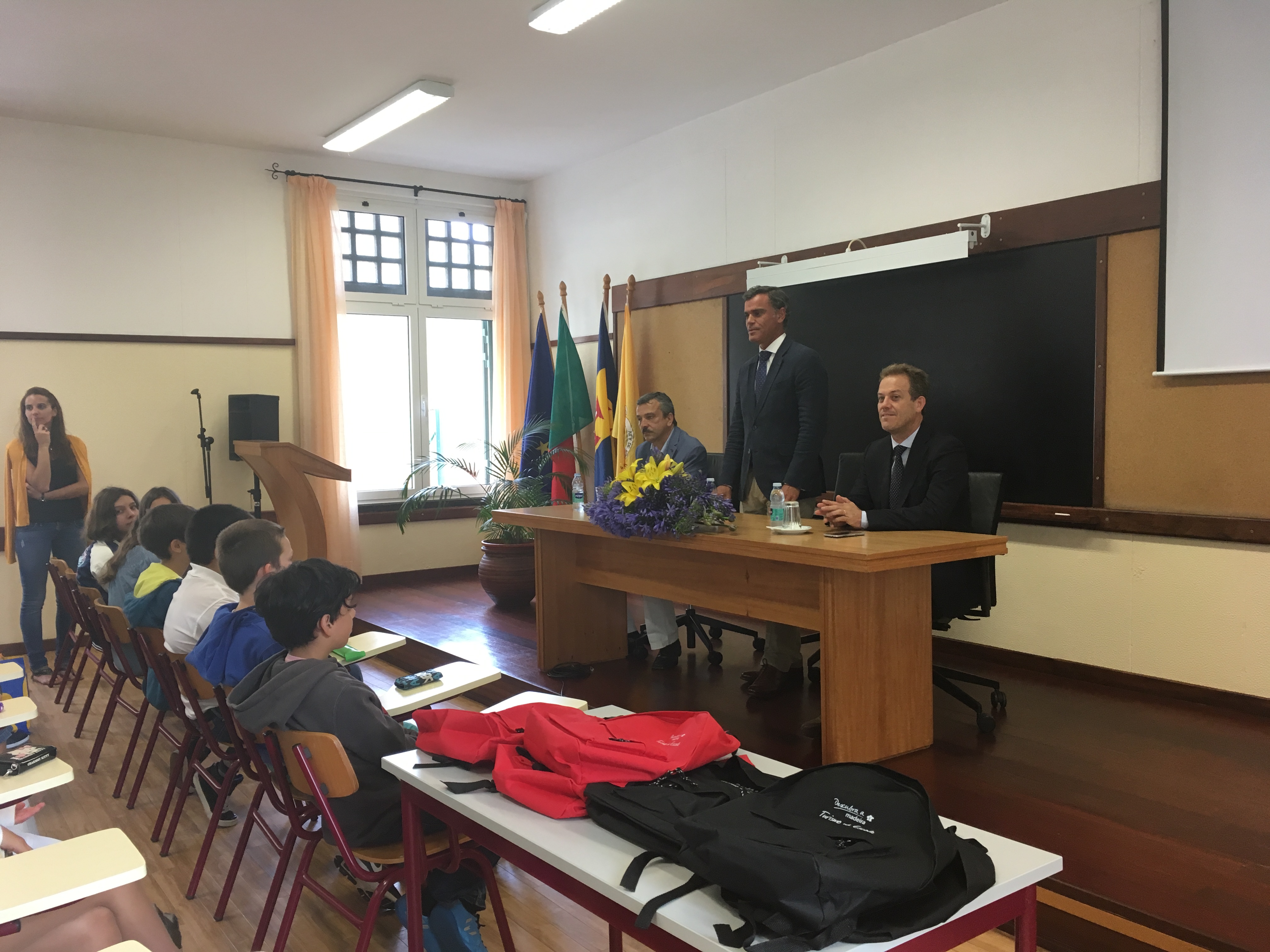 119 escolas do 1º e 2º ciclos da Região receberam os kits do projeto “Descubra a Madeira – Turismo na Escola”