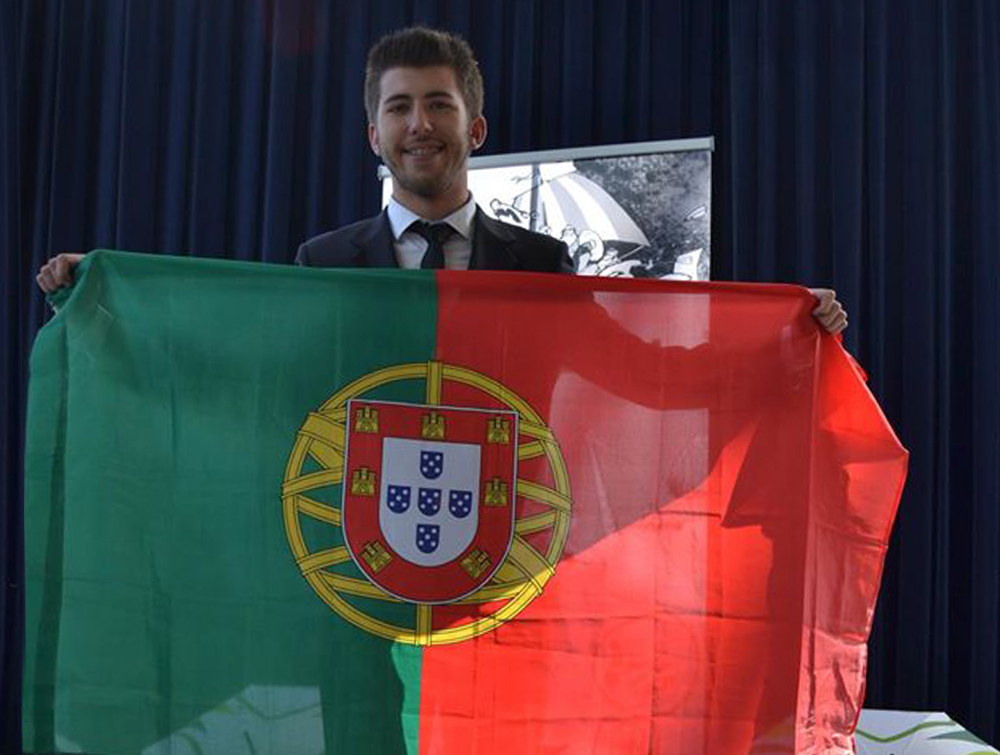 Jorge Carvalho felicita alunos em destaque