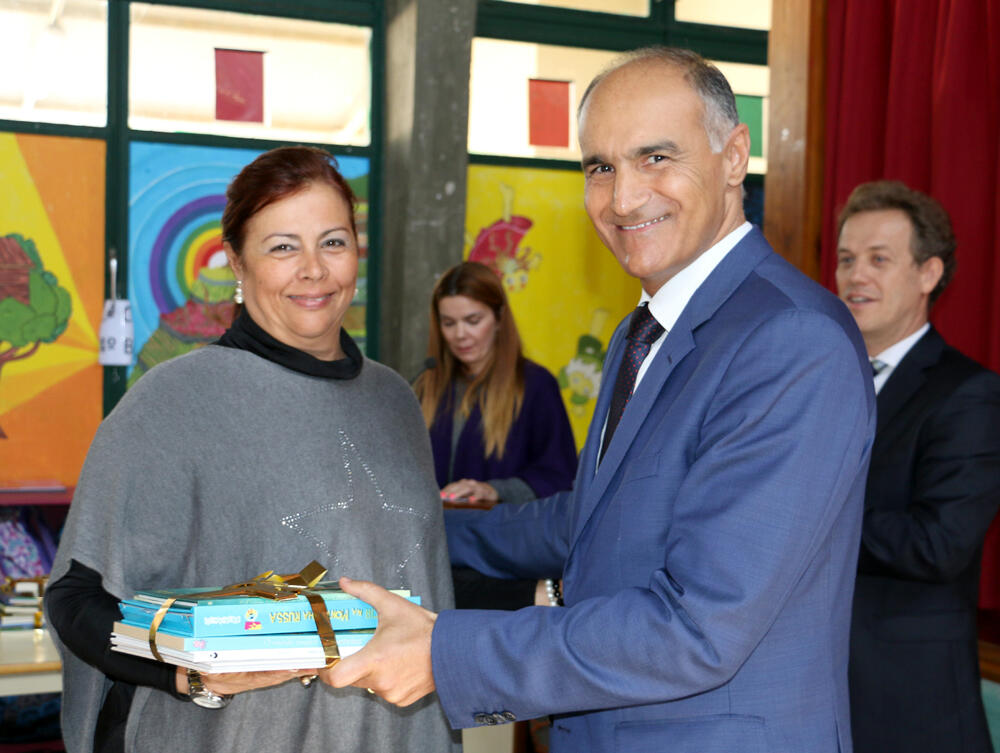 Educação distribui três mil livros pelas bibliotecas das escolas