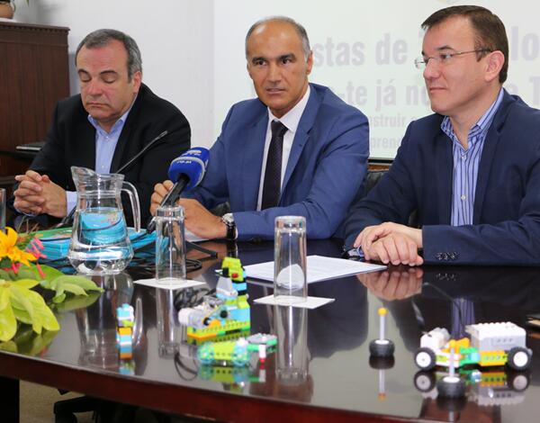 Robótica na EBS Gonçalves Zarco  com patrocínio da PT e da MEO