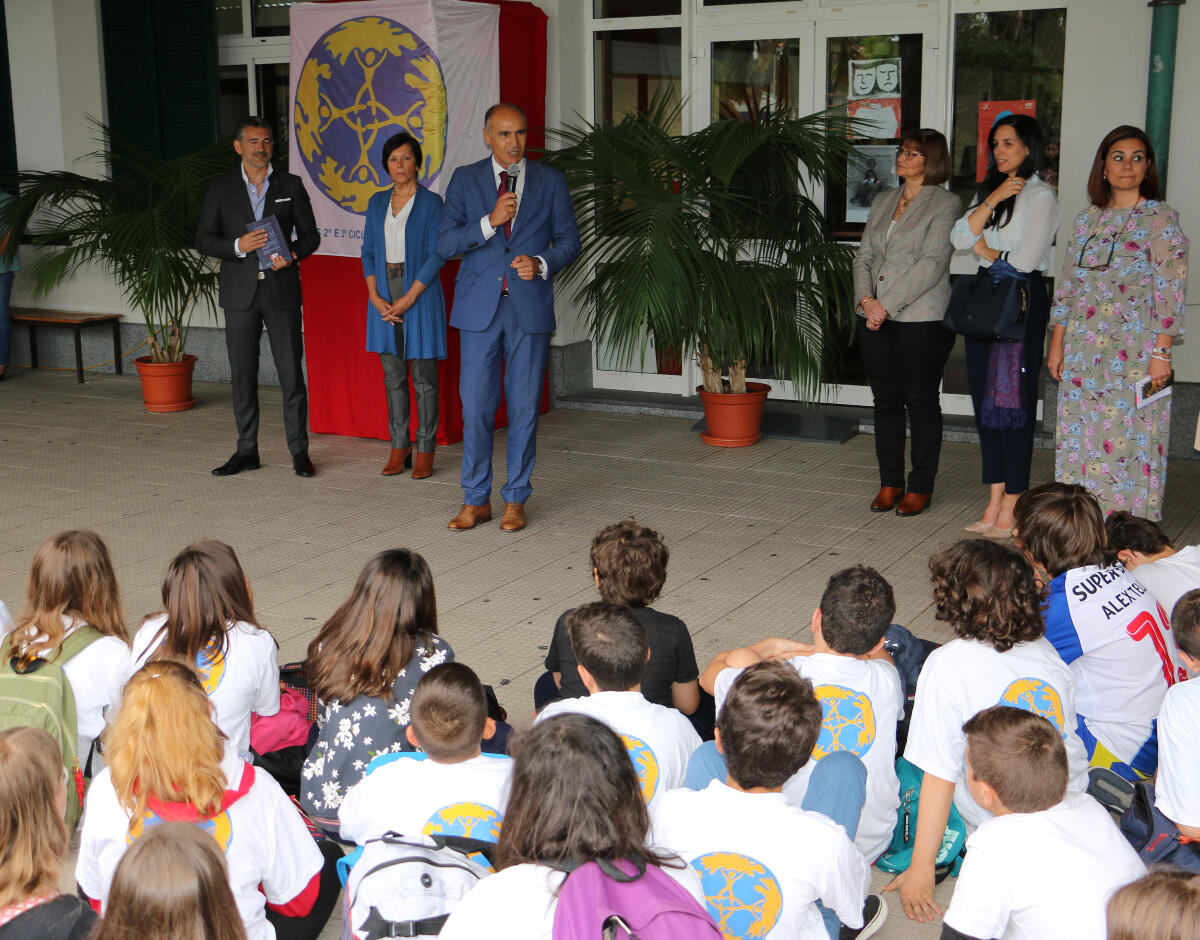 Comunidade educativa da HBG chamada à Cabine de Leitura