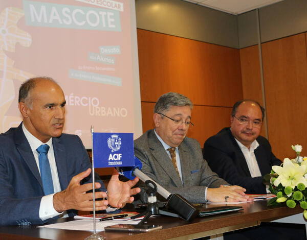 Escolas desafiadas a ilustrar o comércio urbano da RAM