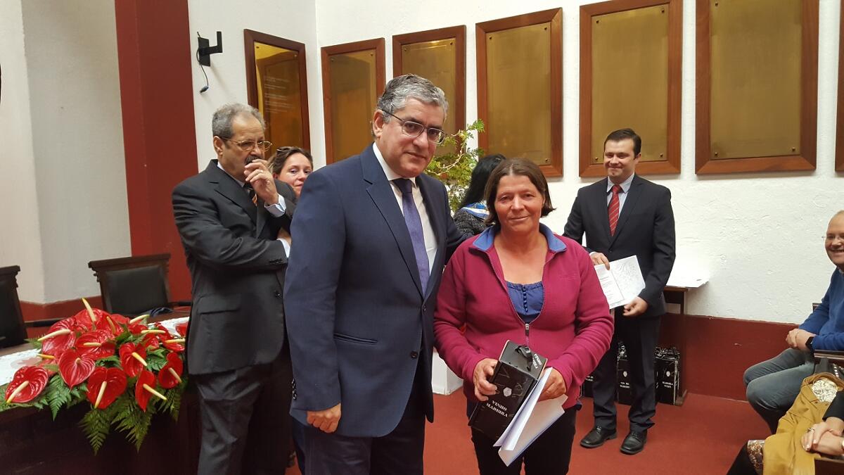 1600 bordadeiras no ativo 