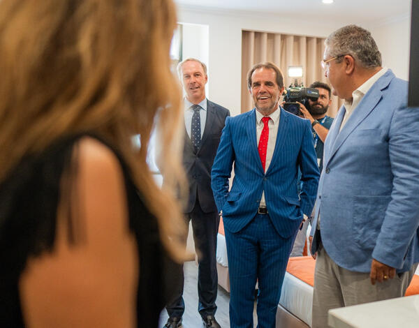 Albuquerque visitou nova unidade de Alojamento Local