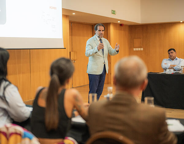 Empresários devem tomar posições políticas na defesa dos interesses do seu ramo de negócio