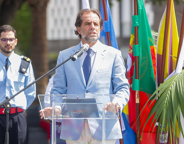 Albuquerque condecorado pela Liga Portuguesa dos Bombeiros