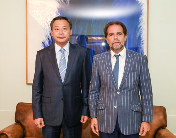 Albuquerque recebeu embaixador do Cazaquistão