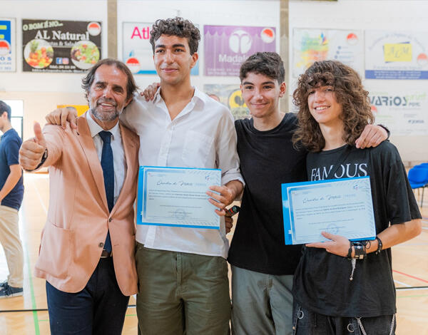 Miguel Albuquerque enaltece a forma inovadora como a Escola Francisco Franco tem enfrentado os desafios da Educação