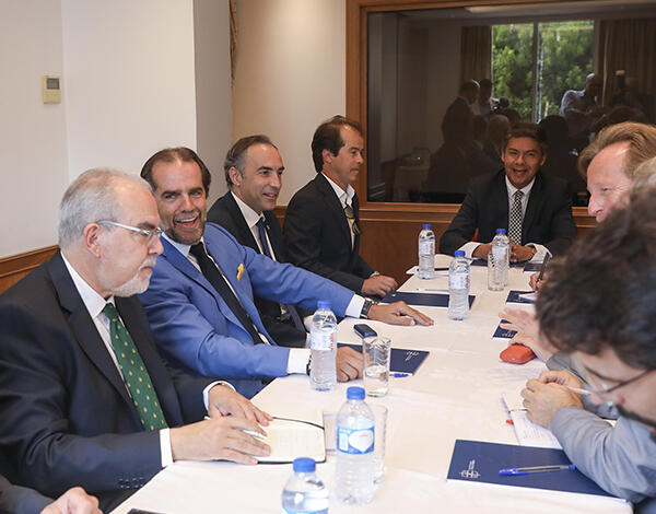 Governos da Região e da República querem facilitar registo de empresas no MAR