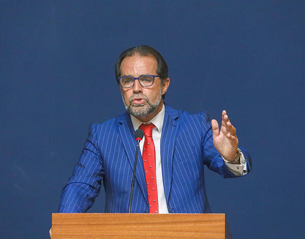 “Na Madeira, ao contrário do Continente Socialista, os alunos têm aulas e o estatuto dos professores é reconhecido e valorizado”