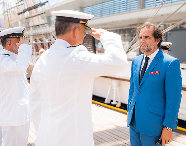 Presidente do Governo visitou NRP Sagres 