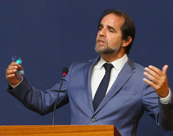 Albuquerque acusa Lisboa de fugir às suas responsabilidades constitucionais