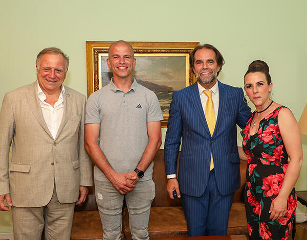 Albuquerque recebeu Victor Gomes, árbitro sul-africano, filho de madeirenses 