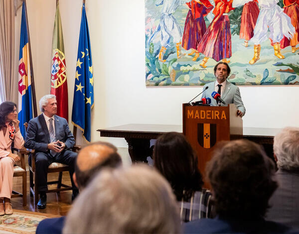 Albuquerque apela às novas gerações para que tenham a coragem