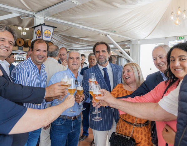  Presidente do Governo elogia nova cerveja