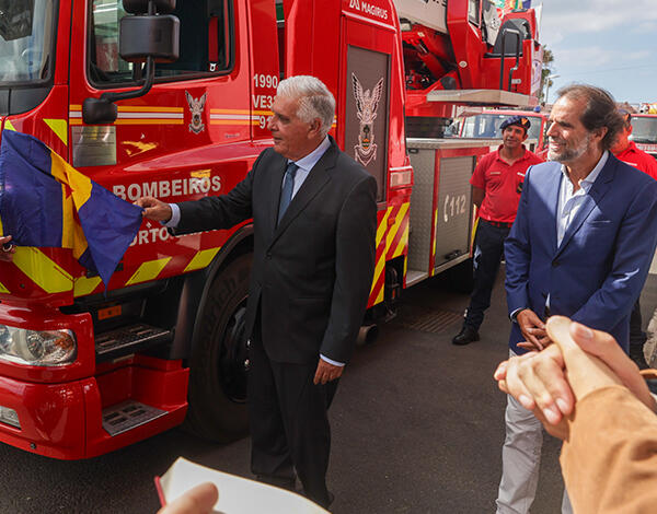 Miguel Albuquerque garante continuidade do apoio às corporações de bombeiros