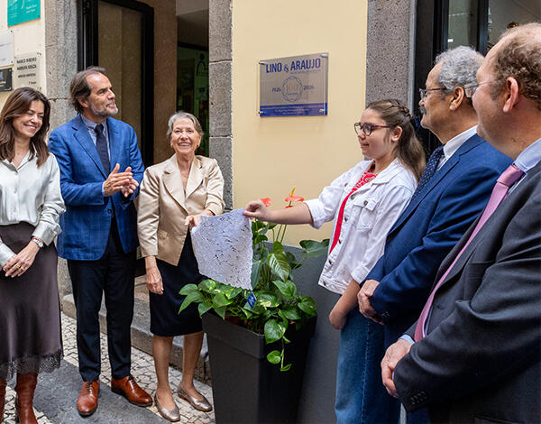 Miguel Albuquerque destaca reconversão em curso no Bordado Madeira
