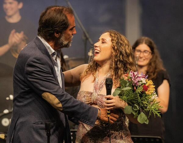 Miguel Albuquerque rendido à atuação de Sofia Almeida e da Orquestra de Jazz