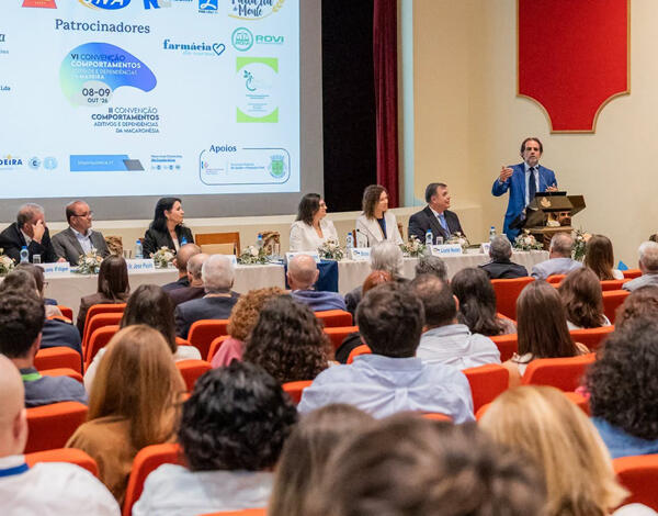 Miguel Albuquerque alerta para os riscos do uso excessivo das novas tecnologias