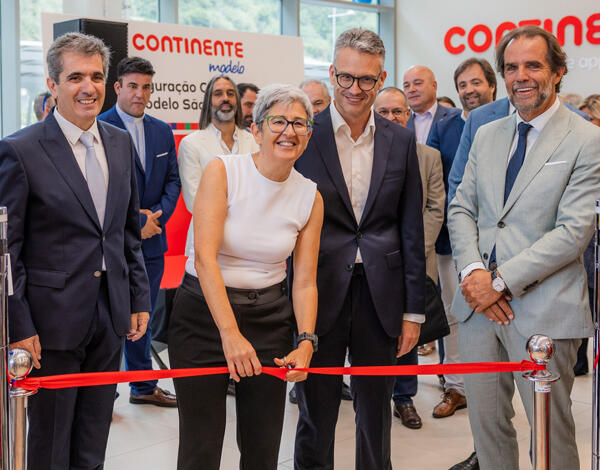 «A economia é mais forte quando devolvemos rendimento às famílias e às empresas»