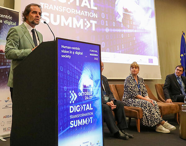 Madeira tem em curso projetos pioneiros na área da digitalização da Saúde e dos apoios sociais