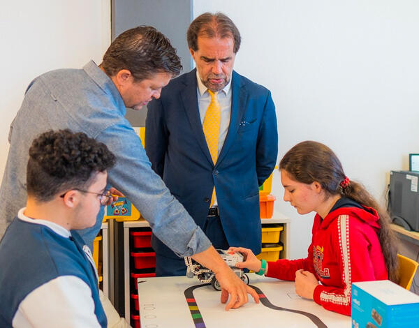 Escolas do segundo e terceiro ciclo e secundárias estão todas dotadas com salas do futuro