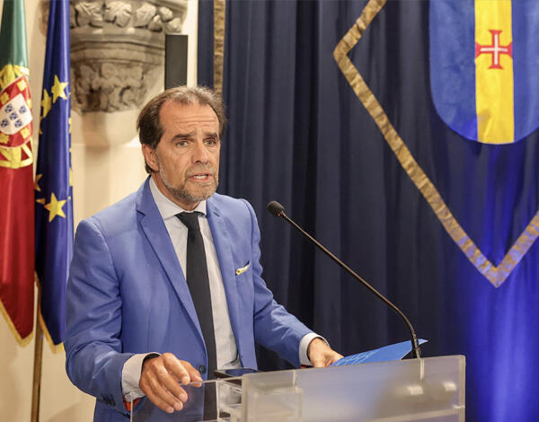 «É um perigo nós estarmos distraídos»