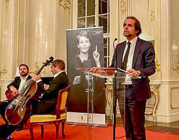 “O que une os povos é a cultura e o sentimento”