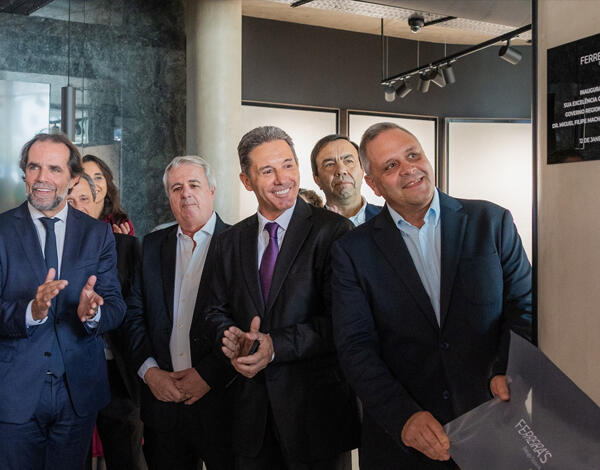 Miguel Albuquerque defende revisão do PDM durante visita à nova loja do grupo Ferreiras