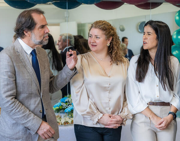 Albuquerque elogia espírito que levou duas jovens a criar clínica “Fisiosentidos”