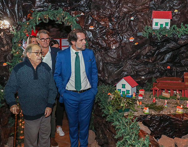 Albuquerque “rendido” à beleza do presépio do Galeão