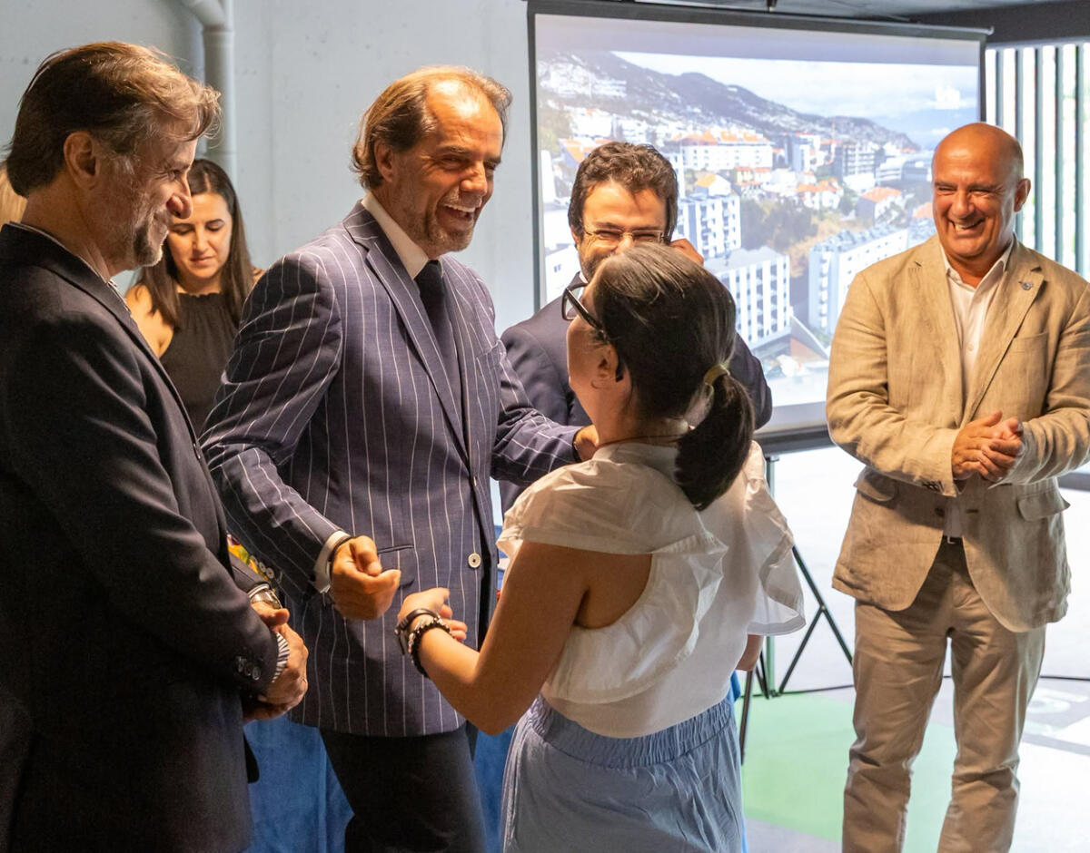 Miguel Albuquerque enfatiza qualidade da habitação PRR que vem sendo construída