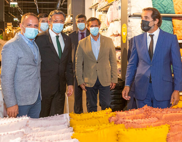 Miguel Albuquerque visitou renovada loja da Hôma no Funchal