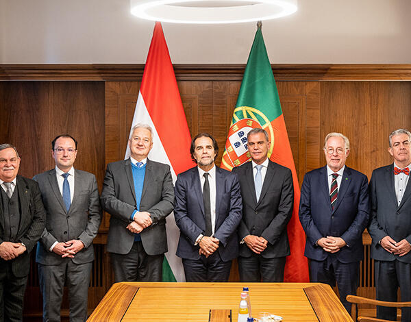 Fortalecer a relação entre Madeira e Hungria 