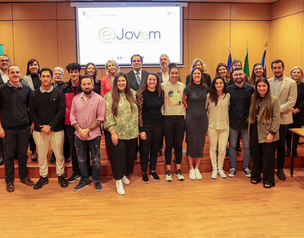 Mais 13 jovens recebem apoio para projetos profissionais